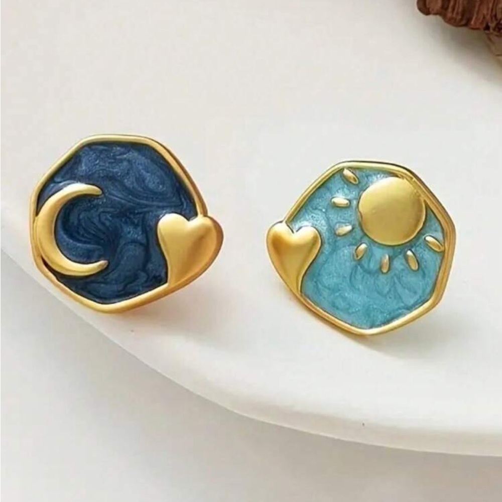 BRAND NEW🌞🌛Asymmetrical Drip Oil Blue Star Moon Sun Bohemian Stud Earrings